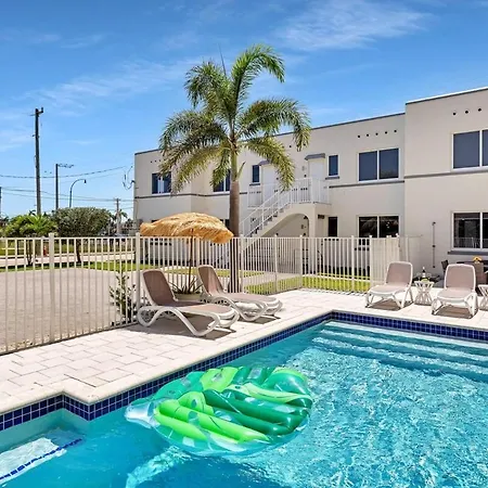 Free Parking, Bay View, Pool, Step To Beach